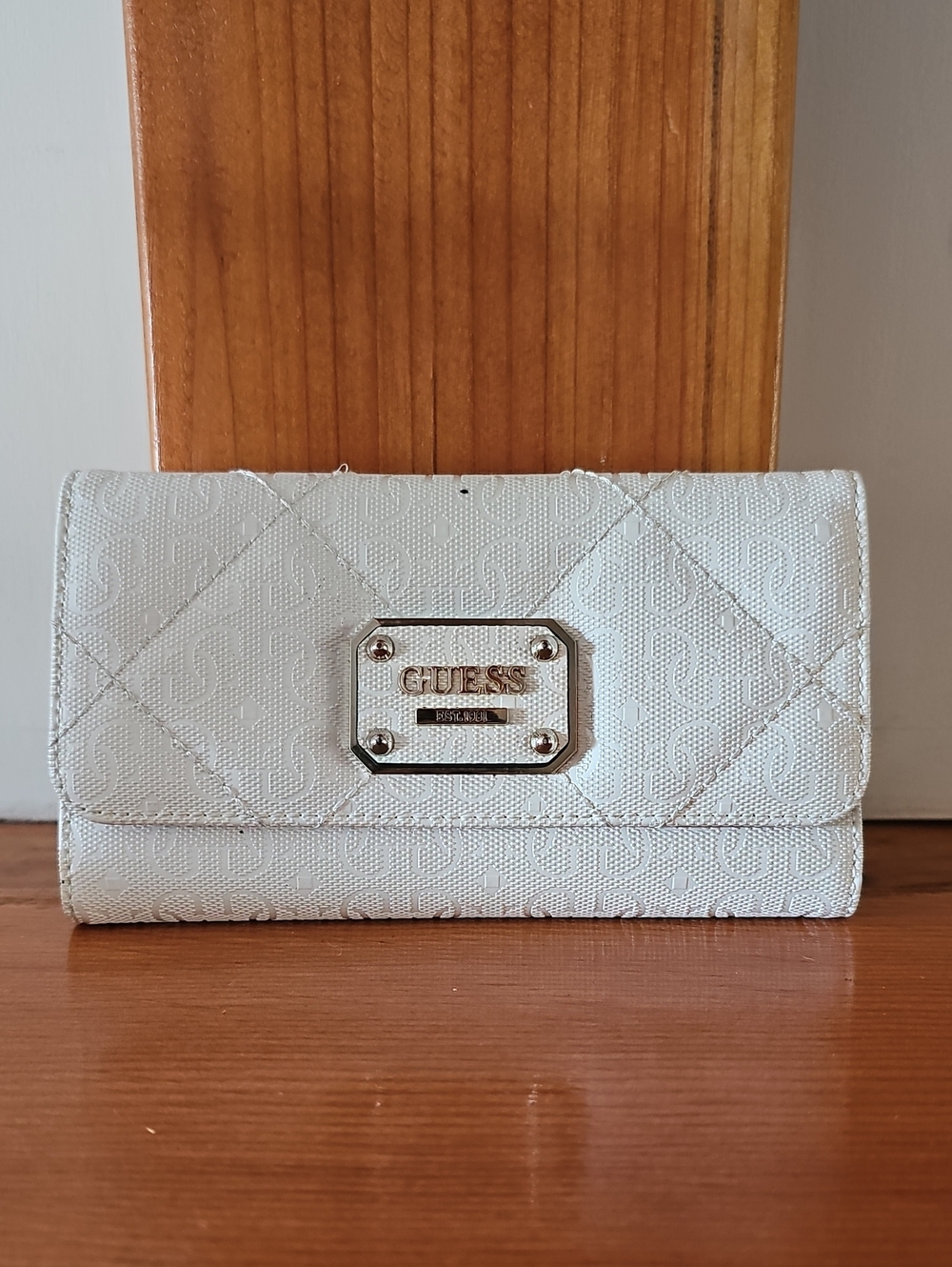 GUESS White Quilted Logo Plaque Wallet